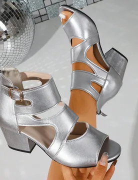 Sandalias de mujer plateadas estilo punk nuevo con punta abierta, empeine hueco, decoración de hebilla de cinturón, diseño de cremallera trasera, t - Shein - FashionsVida
