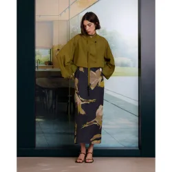 Falda midi envolvente