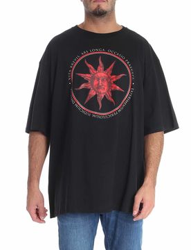 T-shirt nera stampa sole rosso