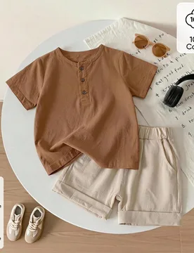 Conjunto casual de 2 piezas para niño pequeño con camisa de manga corta de unicolor con diseño de botones y pantalones cortos - Shein - FashionsVida