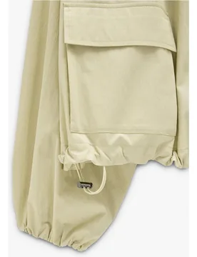 Chaqueta de mujer con capucha y puños elásticos en liso - Parfois - FashionsVida