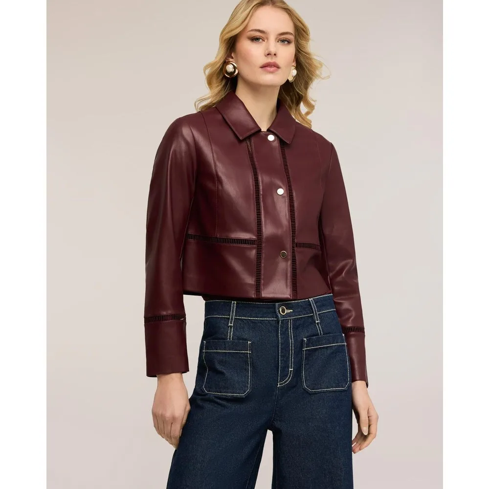 Chaqueta de mujer cropped con detalles perforados modelo corto - Motivi - FashionsVida