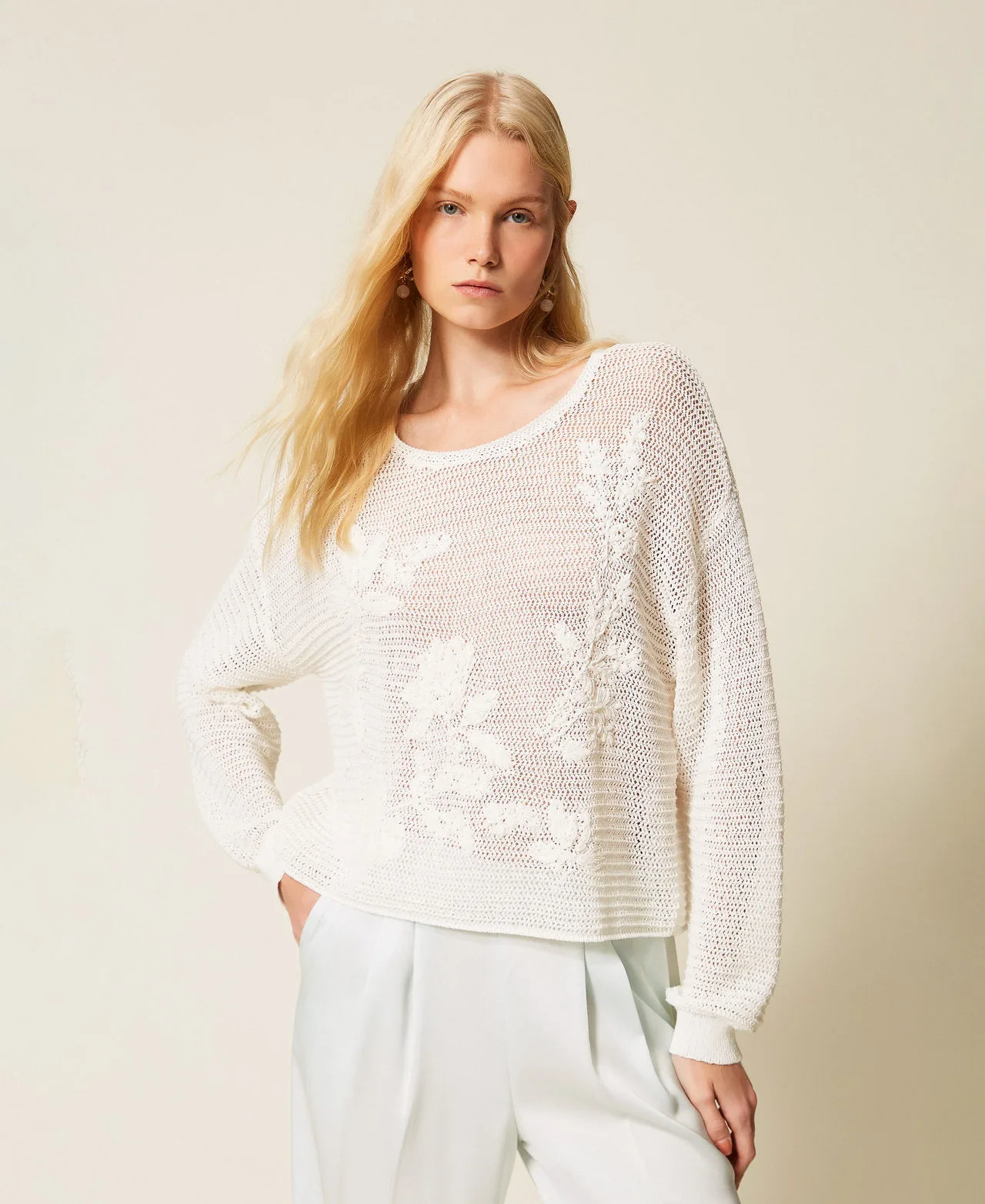 Pull en filet avec broderie réalisée à la main - TWINSET - FashionsVida