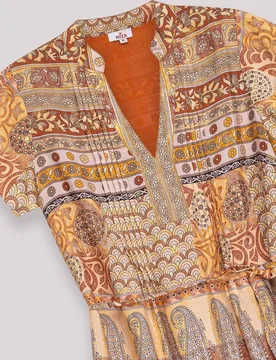 Vestido corto estampado con manga corta y cinturón - Niza - FashionsVida