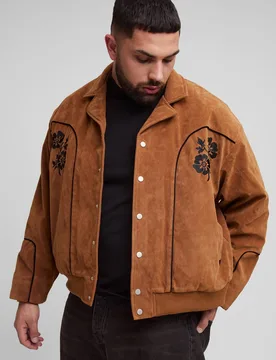 Herren Plus Kunstwildleder Bestickte Oversized Boxy Fit Western Jacke Tan Größe 2XL - boohooMAN - FashionsVida
