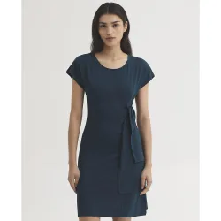 Vestido corto con lazo y cuello redondo