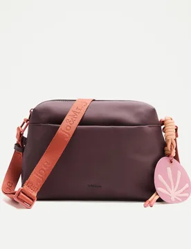Jo & Mr. Joe - Bolso bandolera con charm floral - Jo & Mr. Joe - FashionsVida
