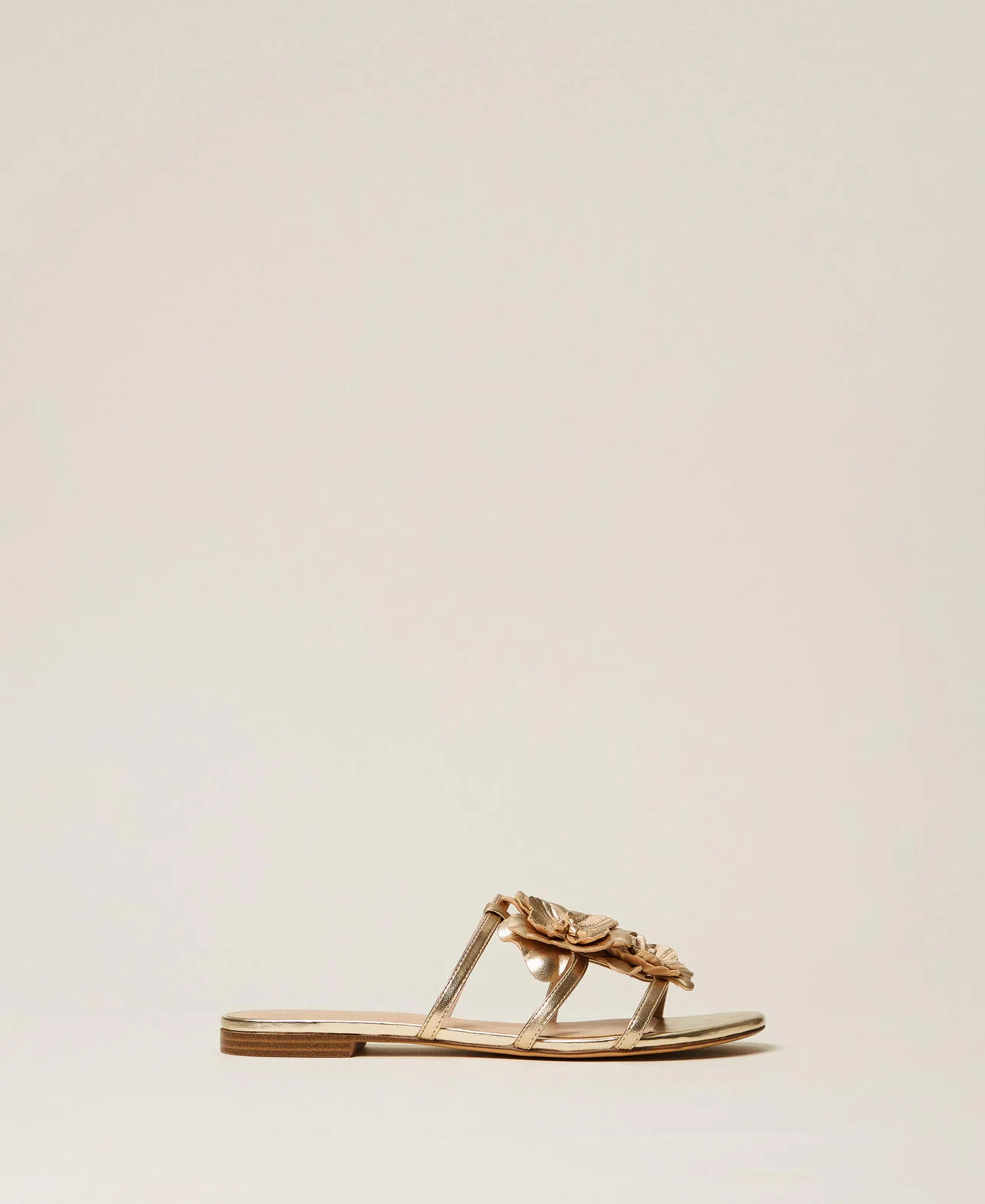 Sandales plates en cuir avec fleur - TWINSET - FashionsVida
