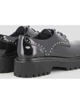 Zapatos de cordones de mujer estilo oxford con plataforma y tachuelas - Blogger - FashionsVida
