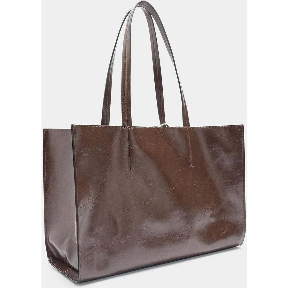 Shopper efecto craquelado con cierre de botón y llavero extraíble - Parfois - FashionsVida