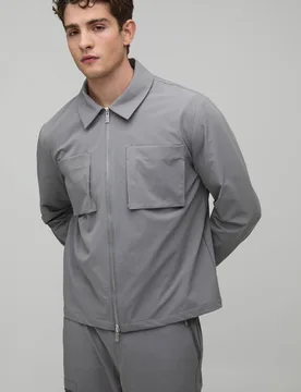 Herren Reguläres Technisches Überhemd Grey Größe Medium - boohooMAN - FashionsVida