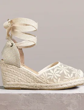 Sandalias de cuña y plataforma para mujer, con patrón bordado, sandalias bohemias de verano de punta abierta para vacaciones, sandalias romanas de p - Shein - FashionsVida