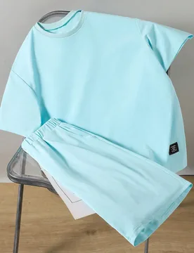 Piezas Conjunto de camiseta de manga corta y pantalones cortos casuales de vacaciones de moda deportiva para adolescentes varones, con estampado de le - Shein - FashionsVida
