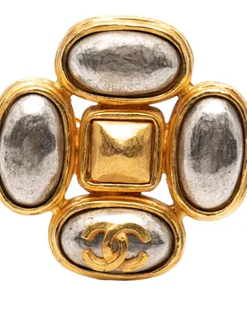 CC Gold Plated Gripoix Clover Brooch - Chanel - FashionsVida
