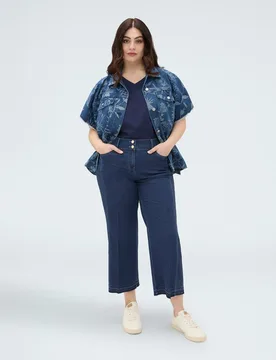 Vaqueros de mujer cropped en denim ligero cierre con doble botón y cremallera delante y elástico detrás - Fiorella Rubino - FashionsVida