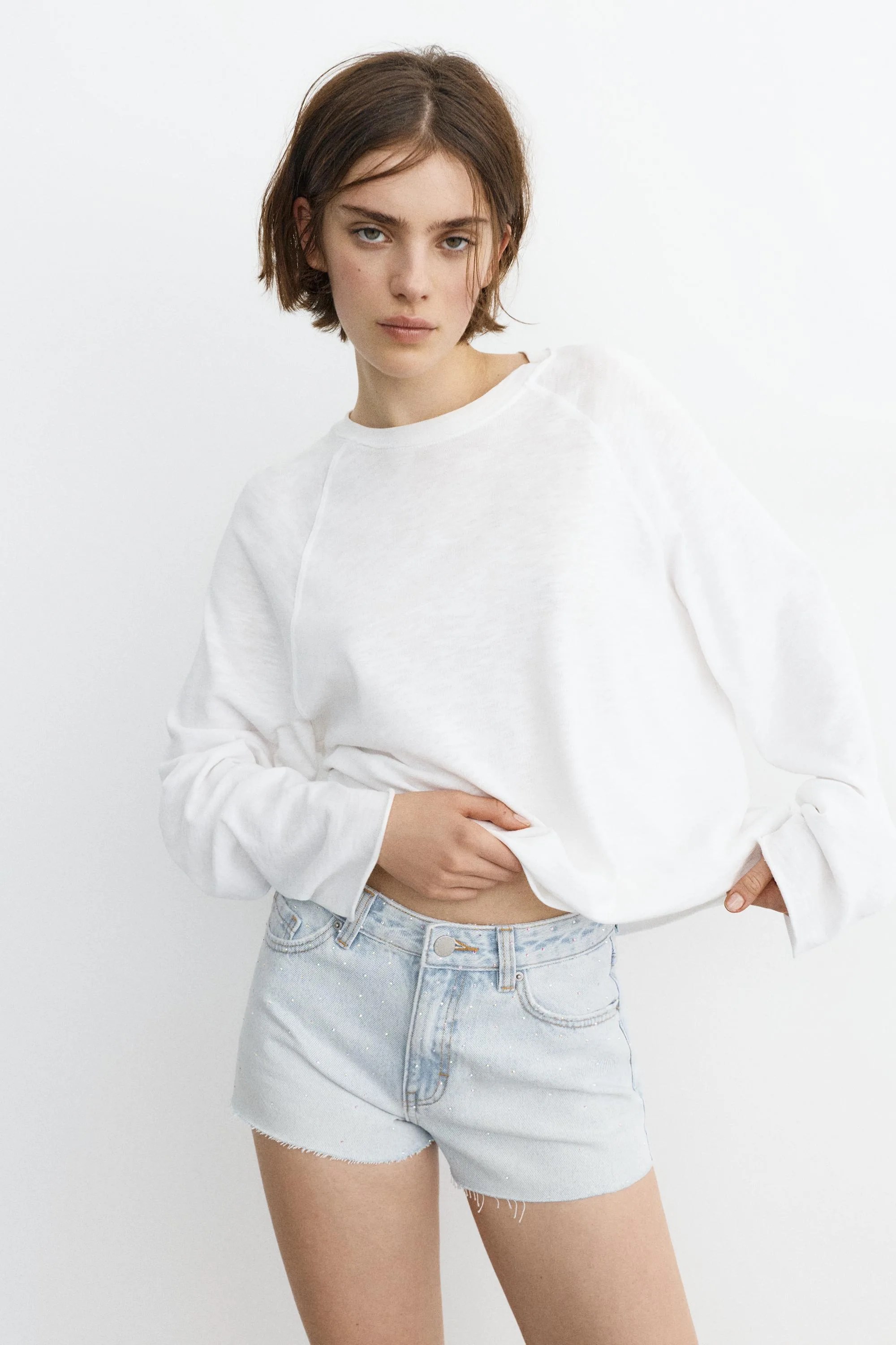 Mid-Waist Rhinestone Denim Shorts (Size: ) - Pull&bear - FashionsVida