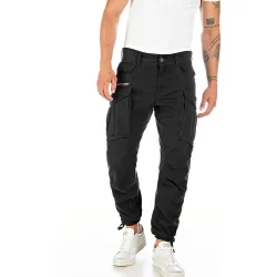 Pantalón cargo de hombre con múltiples bolsillos