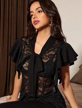 Conjunto de pijama para mujer con top de encaje transparente, cuello en V, lazo de corbata, mangas con volantes de doble capa y pantalones largos - Shein - FashionsVida