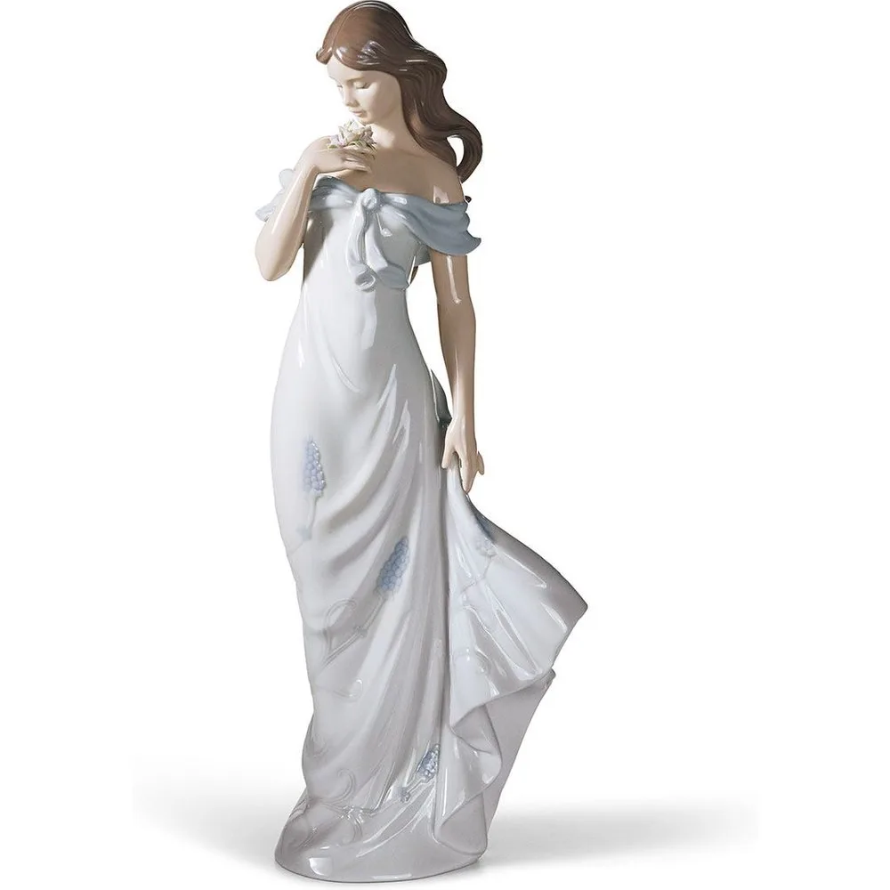 Figura mujer El susurro de las flores - Lladró - FashionsVida