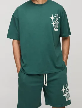 Herren Oversized Moto Grafik T-Shirt & Shorts Set Forest Größe XS - boohooMAN - FashionsVida