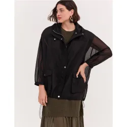 Parka de mujer de voile con capucha amplios bolsillos aplicados con solapa y botón