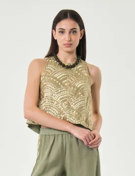 Crop top svasato militare in cotone con ricami oro a ventaglio e chiusura a goccia - Greek Archaic Kori - FashionsVida