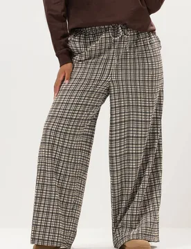 Women's Wide Leg Texture Trousers in Black Size: 26-28S - Black - Size: 26-28S - Yours - FashionsVida
