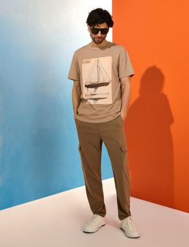 T-shirt in cotone con stampa nave - beige
