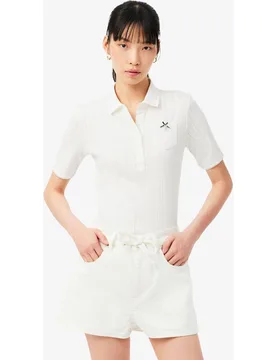 Polo de mujer de pointelle de corte ajustado con detalles de marca en de manga corta - Lacoste - FashionsVida