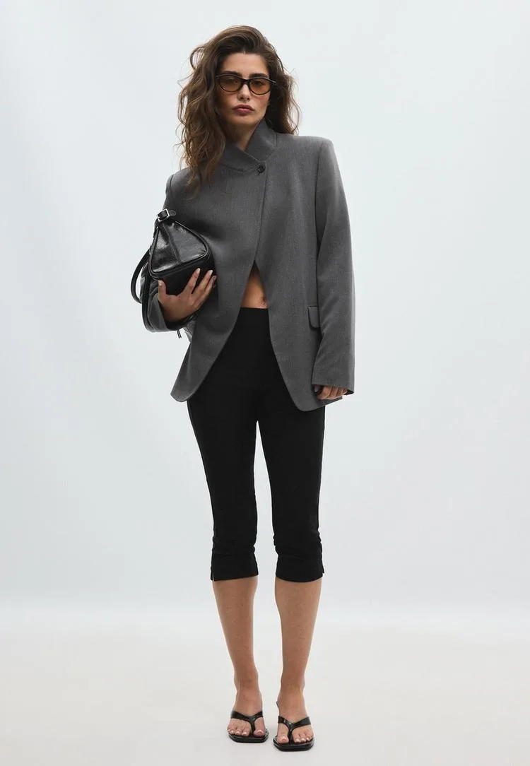 Asymmetrischer Blazer Grau S - Stradivarius - FashionsVida
