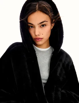 Blouson À Capuche Fausse Fourrure Xs Noir - Bershka - FashionsVida