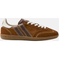 Zapatillas de mujer en piel con diseño asimétrico inspiradas en el balonmano