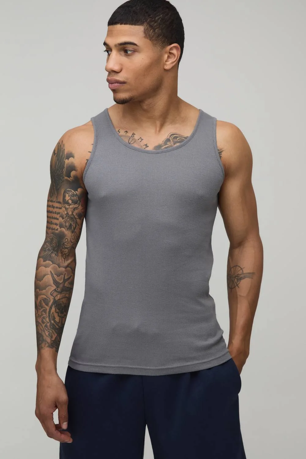Herren Geripptes Muskel-Unterhemd Basic Grey Größe Medium - boohooMAN - FashionsVida