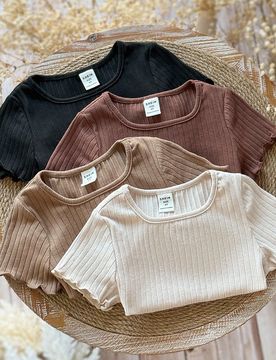 Set de 4 camisetas casuales de cuello redondo ajustadas con rayas sólidas para niñas jóvenes