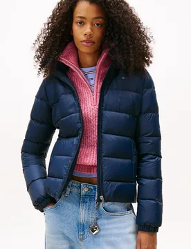 Plumífero de mujer slim fit con capucha - Tommy Jeans - FashionsVida