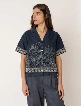 Indi & Cold - Blusa de mujer cuello camisero manga corta - Indi & Cold - FashionsVida