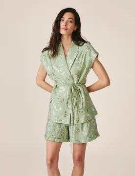 Bermudas de mujer de pinzas con bordados florales tiro alto y bolsillos laterales - Alma en Pena - FashionsVida