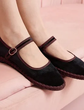Zapatos planos de estilo Mary Jane de terciopelo negro elegantes y cómodos para mujer - Shein - FashionsVida
