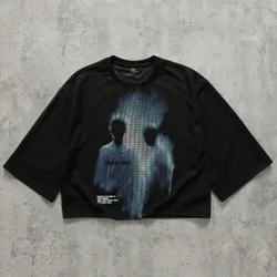Camiseta de hombre con estampado de figura humana borrosa