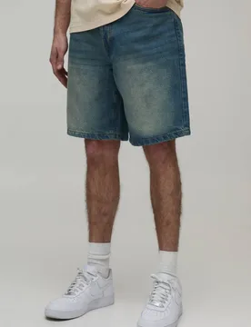 Men's Essential Relaxed Fit Denim Shorts Antique Blue Size 34 Antique Blue 34 - boohooMAN - FashionsVida