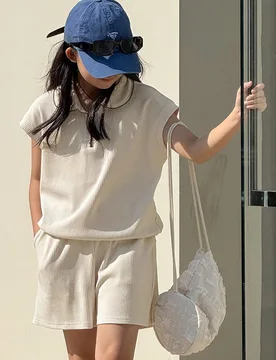 Conjunto de 2 piezas para niña preadolescente con blusa de manga corta en unicolor y shorts, estilo de moda minimalista para uso casual diario - Shein - FashionsVida