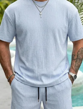 Ropa de verano casual para hombres de estilo minimalista, con una vibra relajada de vacaciones, ropa deportiva ligera, de manga corta, corte recto, ad - Shein - FashionsVida