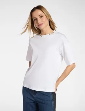 Camiseta de mujer con aplicaciones monogram ajuste boxy y mangas cortas - Elena Miró - FashionsVida