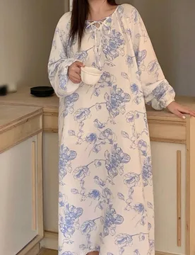 Camisón largo suelto de manga corta con cuello anudado y estampado floral pequeño para mujer de talla grande, pijama de casa para primavera/verano - Shein - FashionsVida
