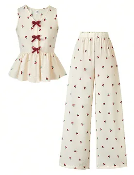 Conjunto casual de uso diario para niña preadolescente con top plisado con estampado de cereza y decoración de lazo y pantalones - Shein - FashionsVida