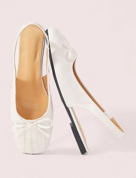 Sandalias de punta cuadrada beige para primavera y verano, nuevas sandalias de punta cerrada con lazo de satén de seda simulado, zapatos planos de mo