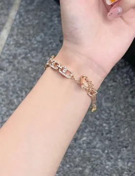 Estilo de vacaciones de verano para mujer, pulsera de reloj de cadena de metal hueco con diamante de imitación, adecuada para Mi Band 8 Pro/9 Pro, Mi - Shein - FashionsVida