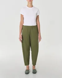 Pantaloni verdi in bengalina di viscosa stretch dalla linea a pagliaccio