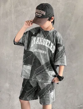 Set de 2 piezas para niños adolescentes con estilo coreano informal, con camiseta de manga corta de cuello redondo con estampado de letra y denim, y - Shein - FashionsVida