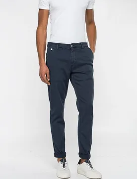 Chino de hombre regular fit con dos bolsillos franceses - Replay - FashionsVida
